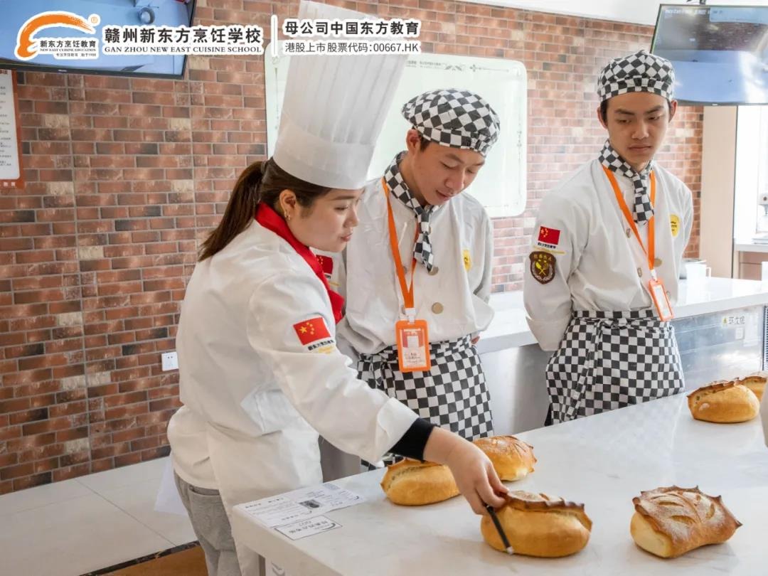 热爱烹饪，初心不改，是赣州新东方学子的态度