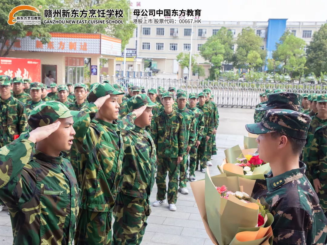 军训汇演 | 赣州新东方学子集结完毕，请检阅！