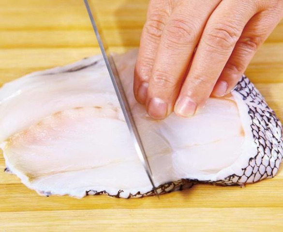 鳕鱼的营养价值和功效_冬菜蒸鳕鱼的做法