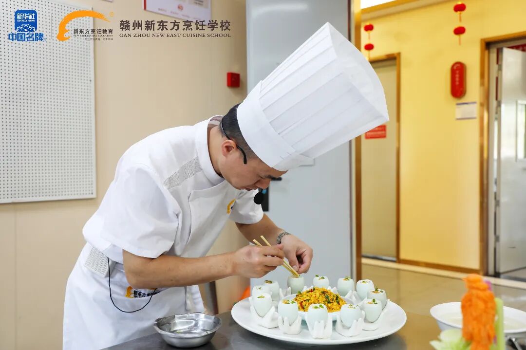 赣州新东方“大师进校园”活动圆满落幕