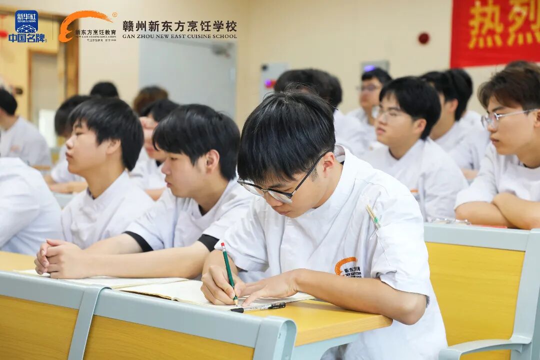 赣州新东方“大师进校园”活动圆满落幕