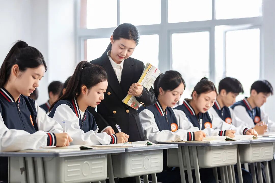 高中成绩跟不上，别硬熬！来赣州新东方烹饪学校学一门实用技术